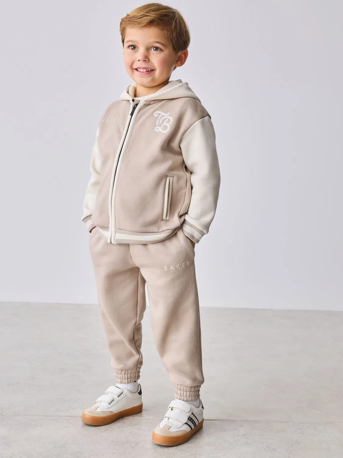 Трехпредметный набор: худи, футболка и джоггеры, Varsity Baker by Ted Baker, Stone — фото 2