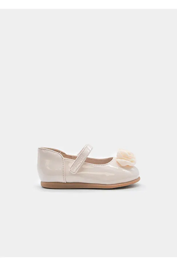 Детские балетки для девочек с принтом Floral patent leather girls' ballerinas 41731 Mayoral, Nude Color