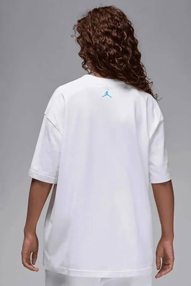 Женская футболка с принтом Jordan Brand Sneakers Graphic White Oversized D Short-Sleeve Tshirt Nike, White — фото 2
