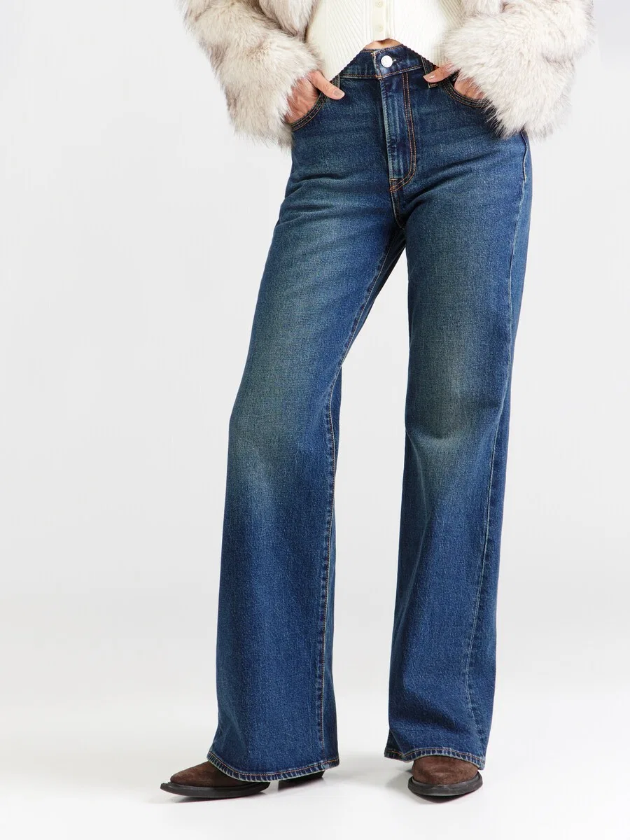 Джинсы-клеш LEVI'S 'RIBCAGE FLARE' синего цвета — фото 2