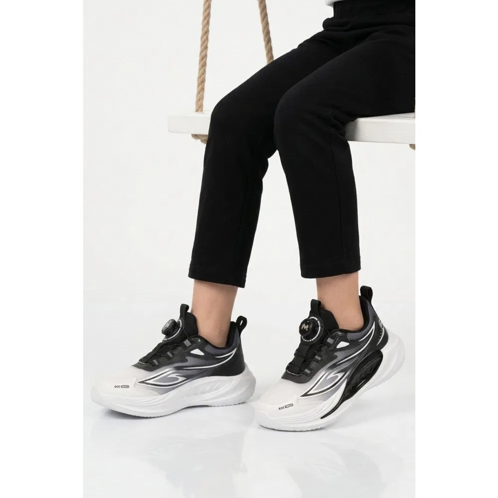 Детские спортивные кроссовки для мальчиков с механизмом и шнуровкой White Black Marco Kids