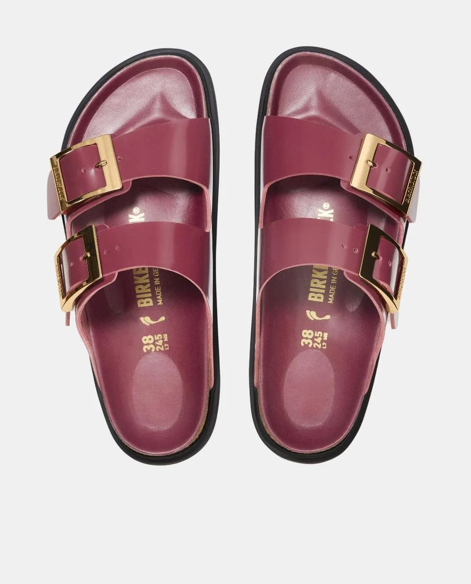 Женские сандалии с тремя ремешками из натуральной лакированной кожи Birkenstock, вишневый красный — фото 3