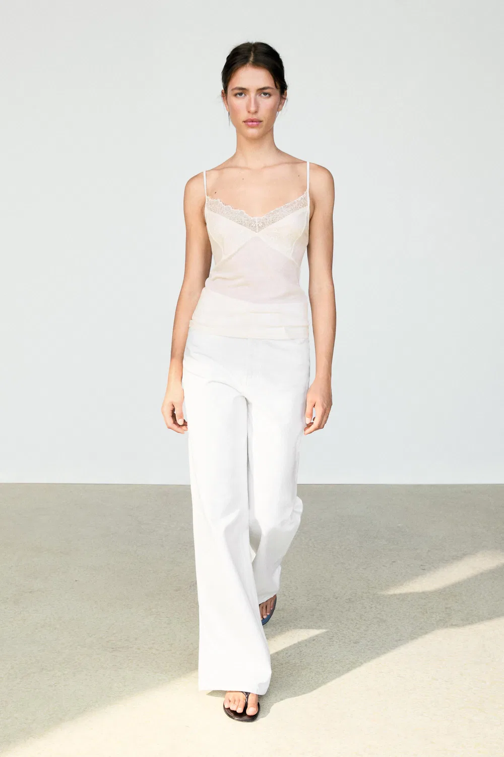 Топ Massimo Dutti Strappy With Lace Detail, кремовый — фото 3