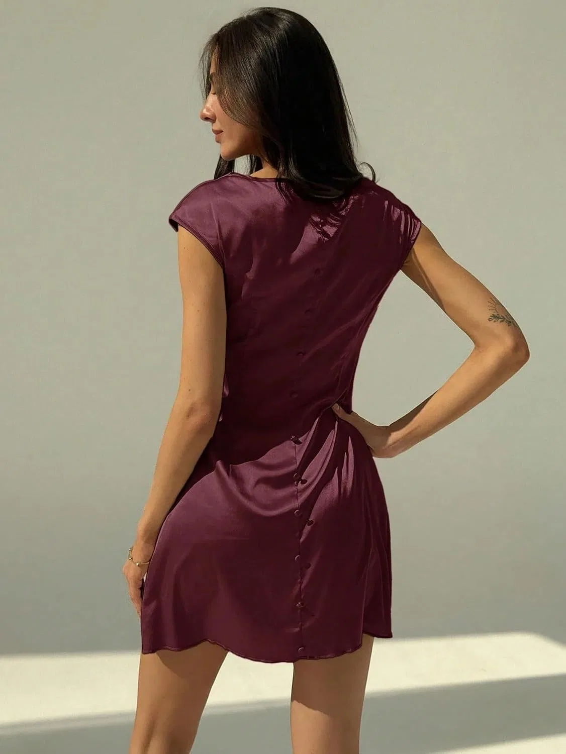 Женское мини-платье без спины A-line Satin, Maroon — фото 4
