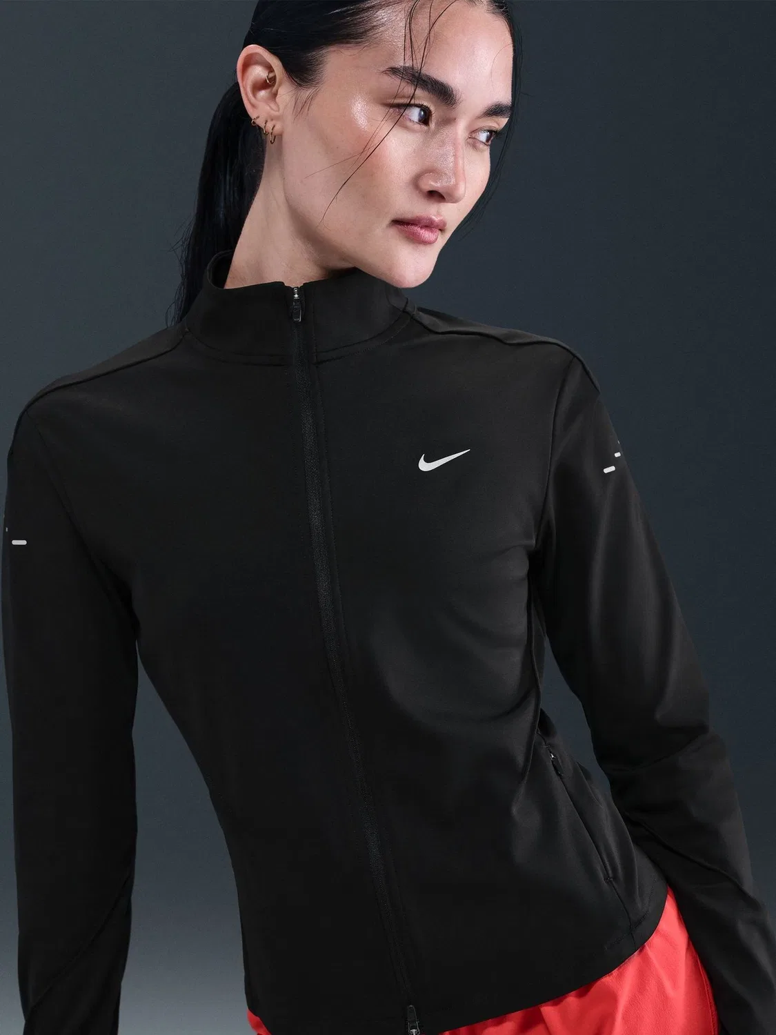 Футболка с длинным рукавом Nike Swift Dri-FIT, черная — фото 3