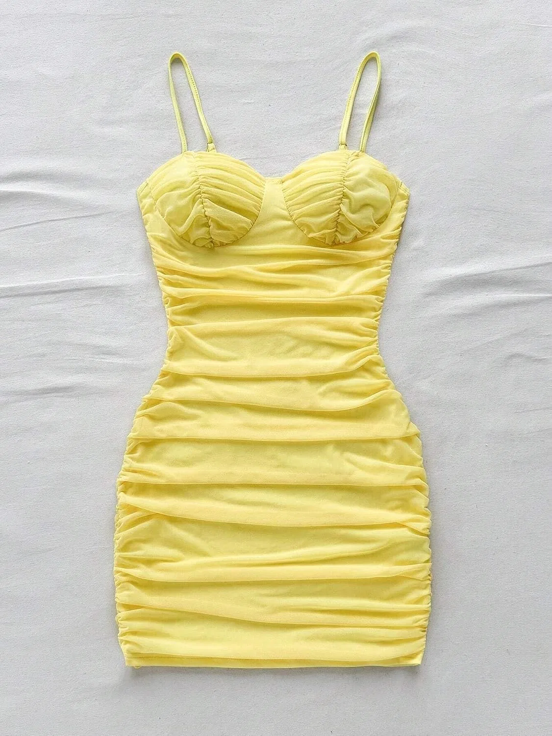 Женское мини-платье на бретелях с драпировкой Casual, Mustard Yellow — фото 4