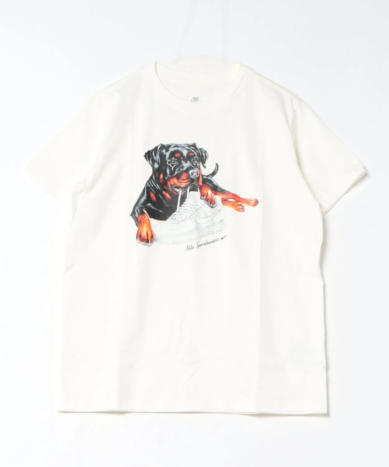 Женская футболка с коротким рукавом Nike ASWNSWNKCLSCBFTEESHDOG, White