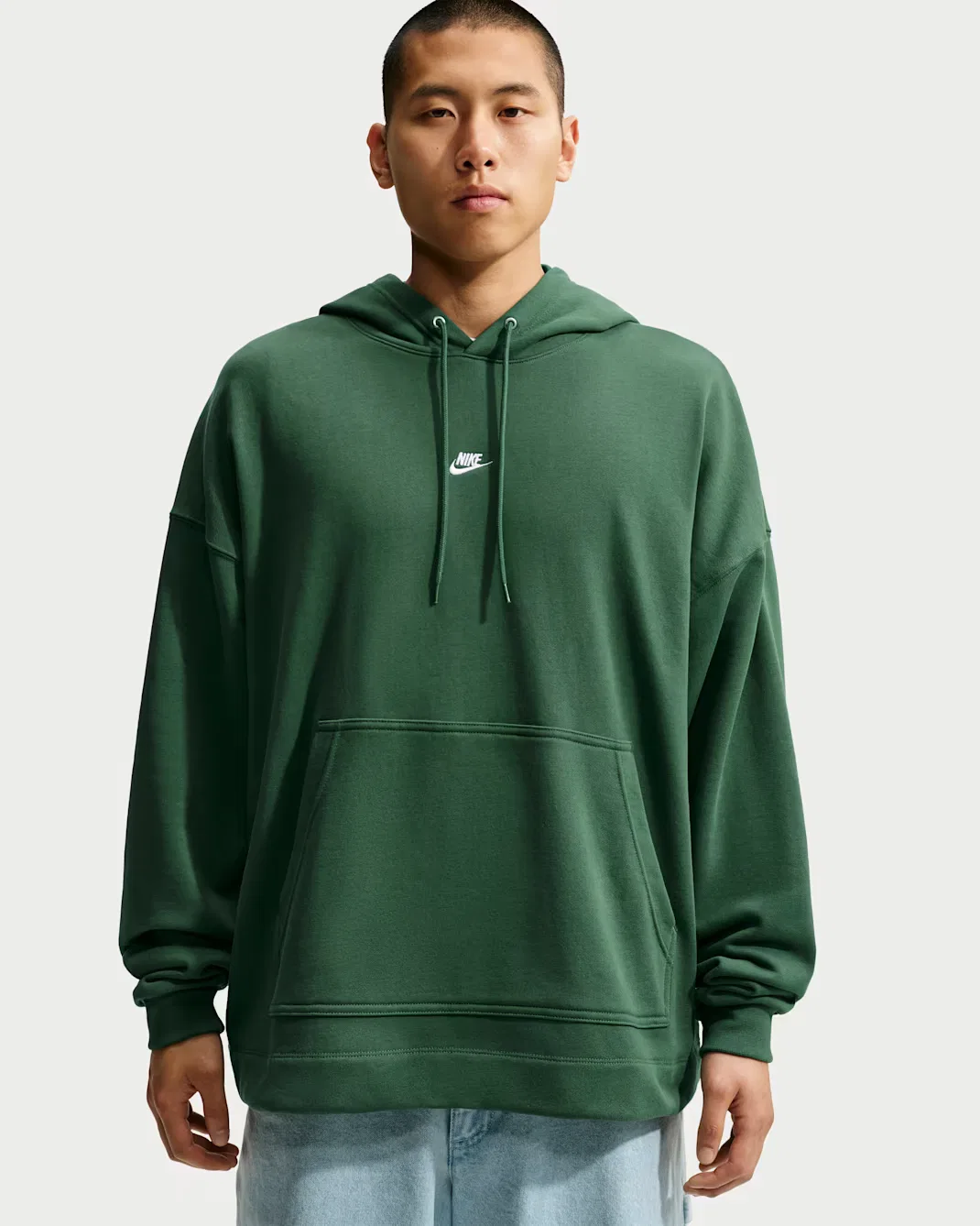 Мужская толстовка с капюшоном из французского махрового трикотажа оверсайз Nike Sportswear Club, Fir/Fir/White — фото 3