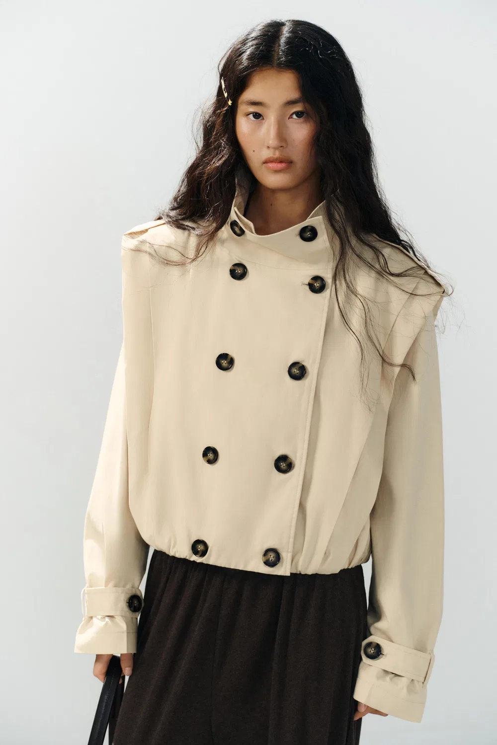 Короткий тренч с декоративными складками ZARA, песочный