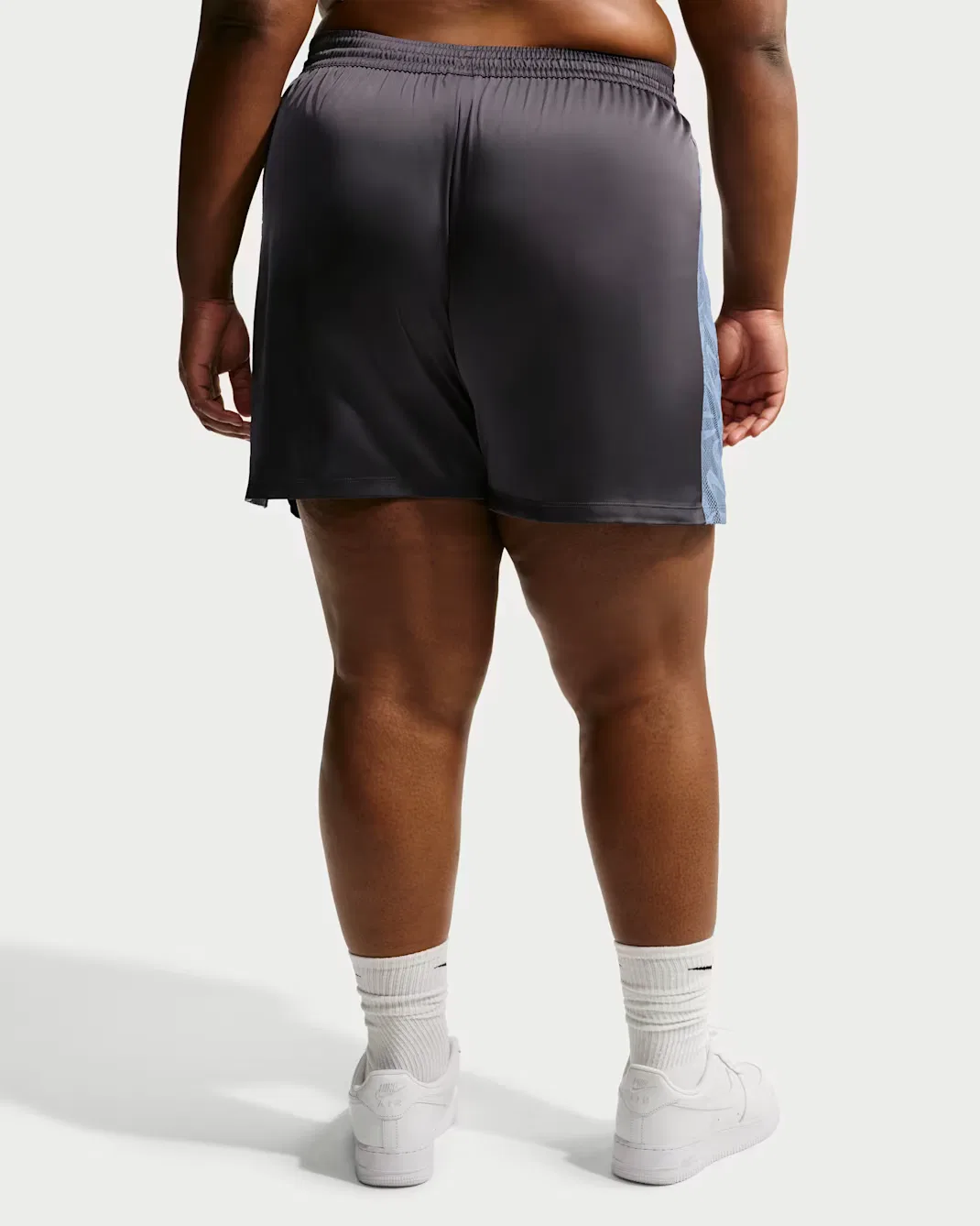 Женские свободные шорты со средней посадкой (большие размеры) Nike Sportswear Chill Lace, Gridiron/Work Blue/White — фото 3