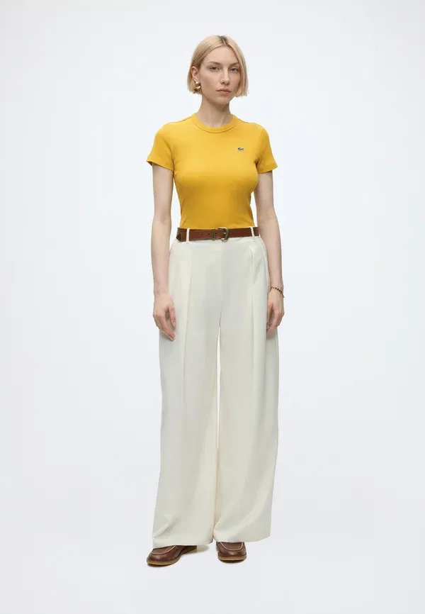 Футболка Lacoste Медовый, Классическая посадка — фото 2