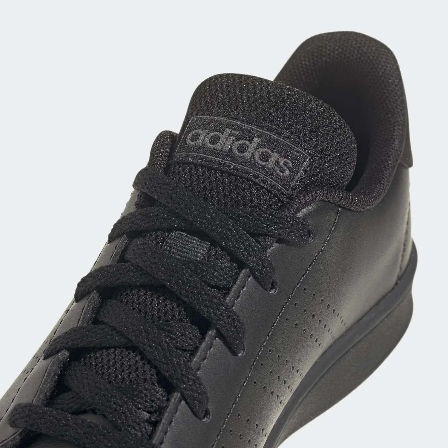 Детские спортивные туфли с перфорацией Advantage Lifestyle Court Lace Adidas, Core Black Core Black Grey Six — фото 4