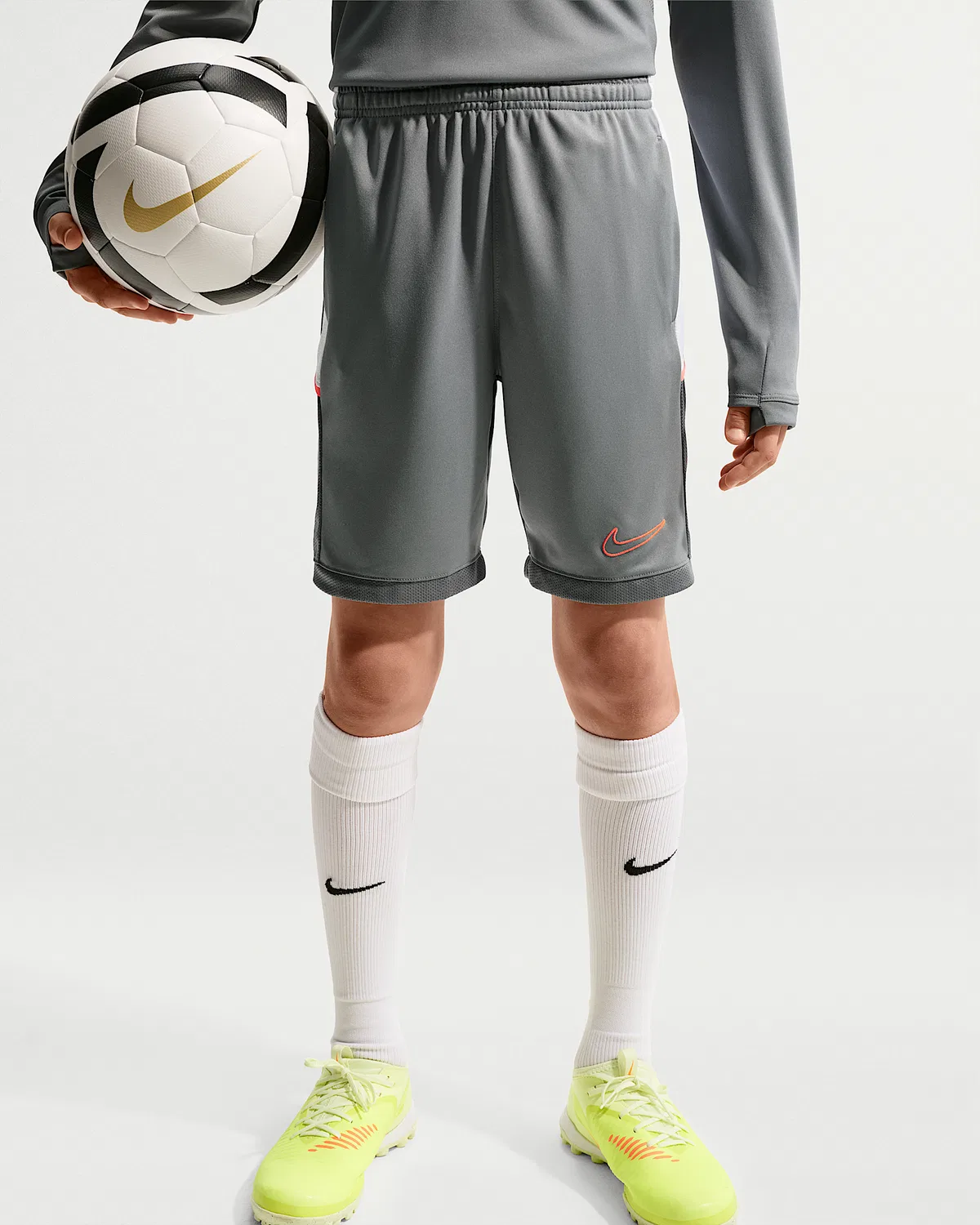 Детские футбольные шорты Nike Academy Dri-FIT, Smoke Grey/White/Hot Punch/Hot Punch — фото 2