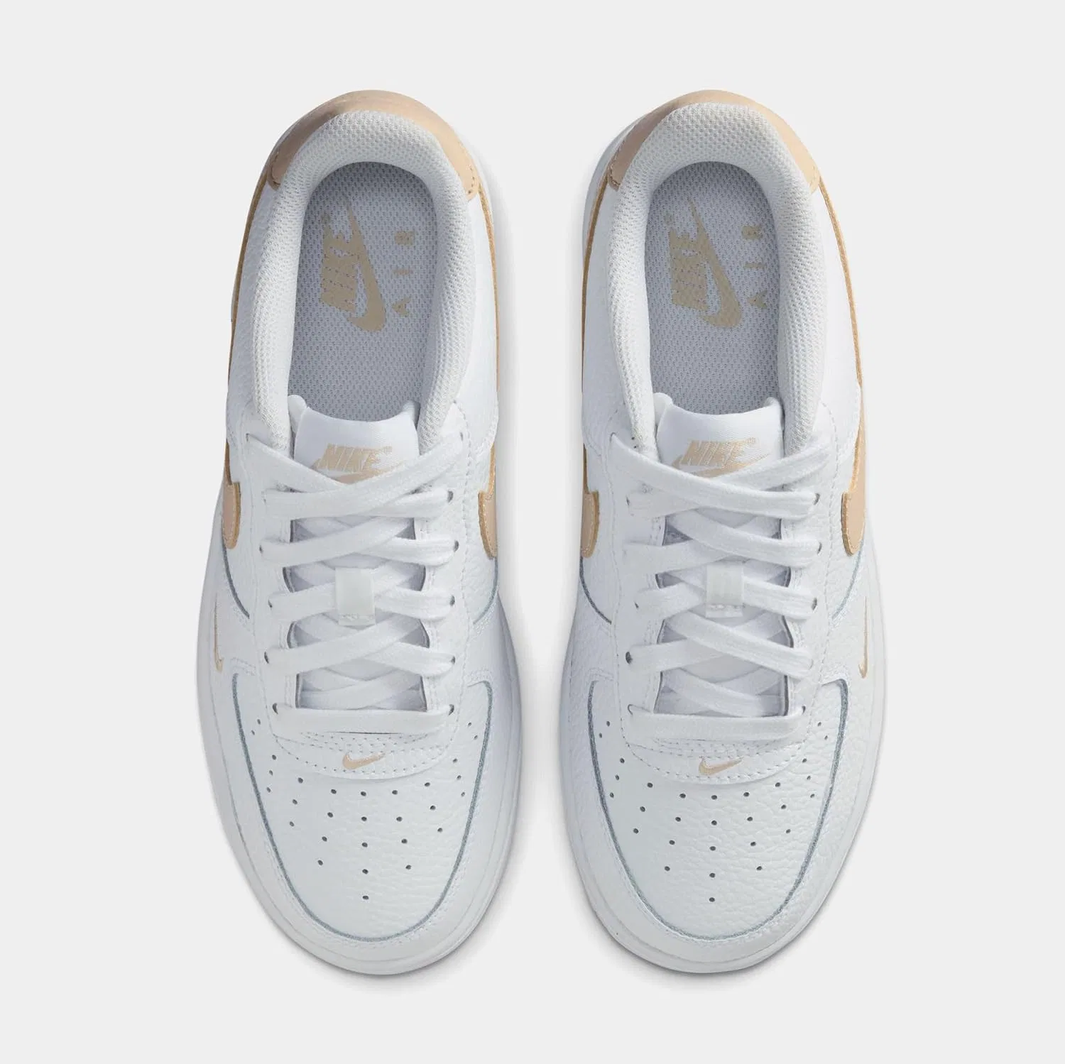 Детские кроссовки для девочек Nike Air Force 1 Grade School Lifestyle Shoes (White/Rattan) Nike, White/Rattan — фото 2