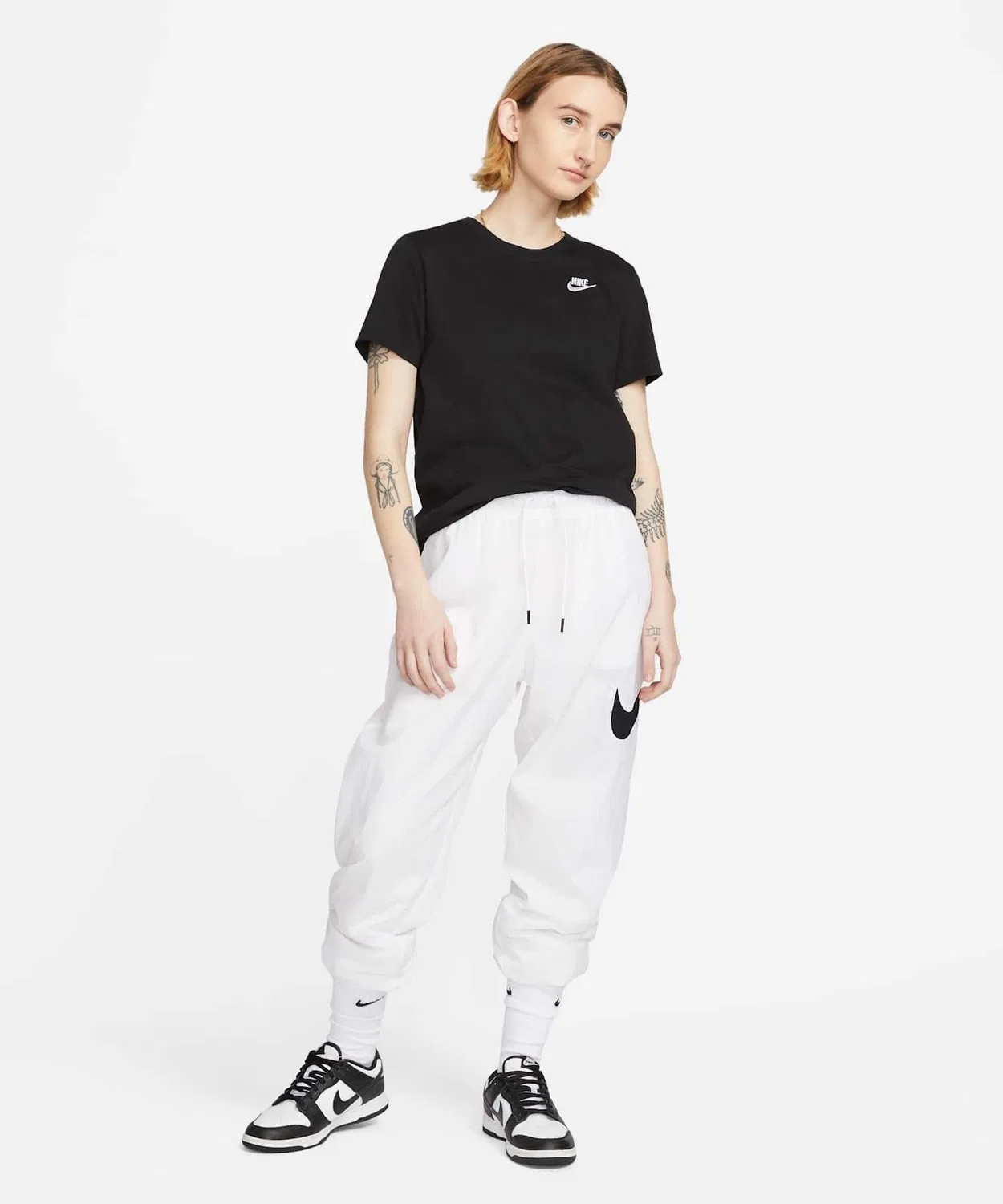 Женская футболка с коротким рукавом Nike Sportswear Club Essentials, Черный — фото 4