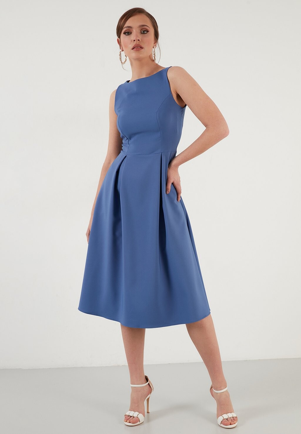 

Повседневное платье CREW NECK PLEATED MIDI LELA, синий