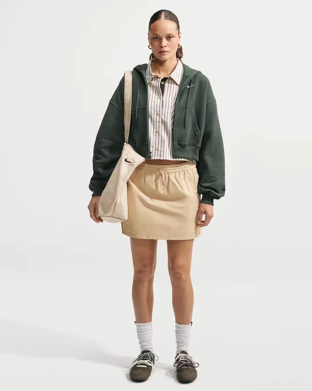 Женская укороченная толстовка оверсайз на молнии Nike Studio Fleece Medium Weight, Camo Green/Sail — фото 4