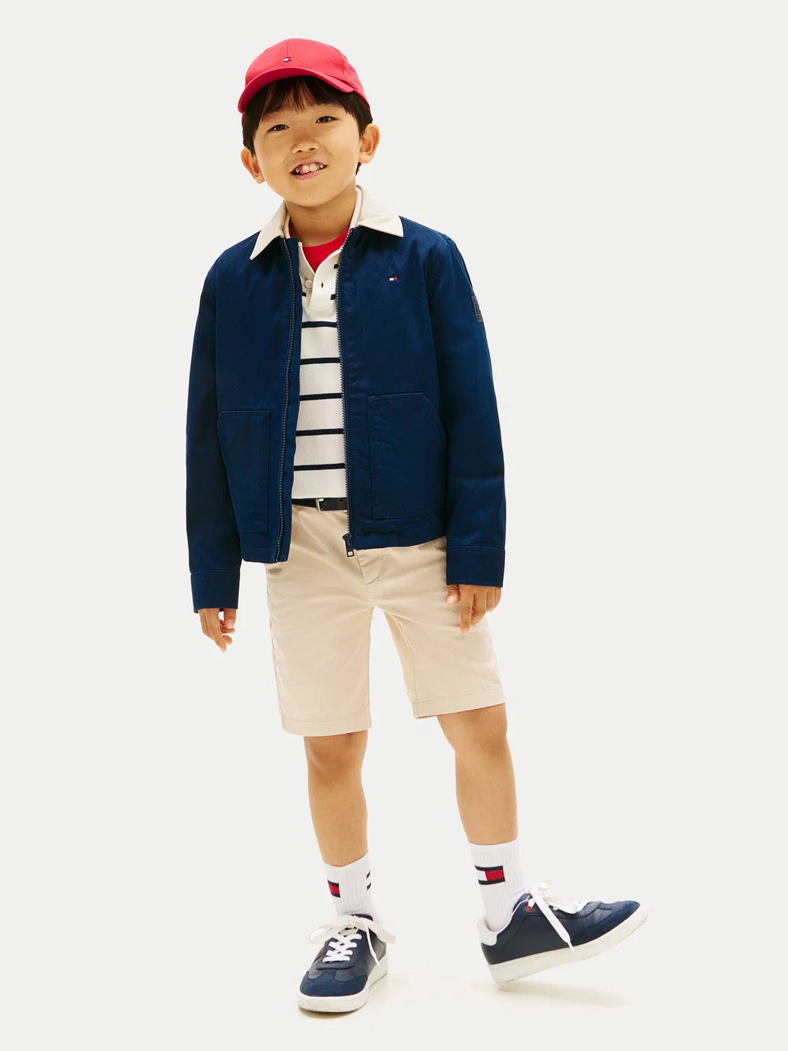 Тканевые шорты стандартного кроя для мальчика Essential Tommy Hilfiger, бежевый — фото 2