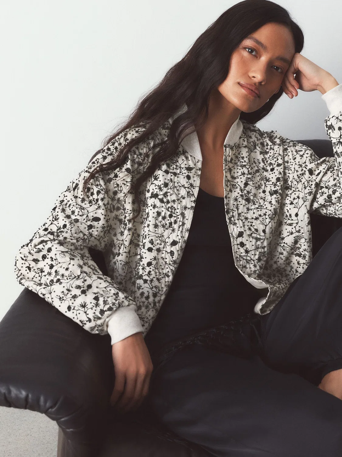 Бомбер с вышивкой бисером, Beaded Bomber Jacket Next, Белый/Черный — фото 2