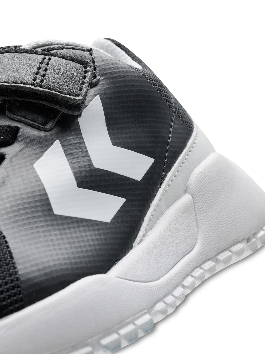 Детские мультиспортивные кроссовки с эластичными шнурками Omni1 Jr Hummel, Schwarz — фото 3