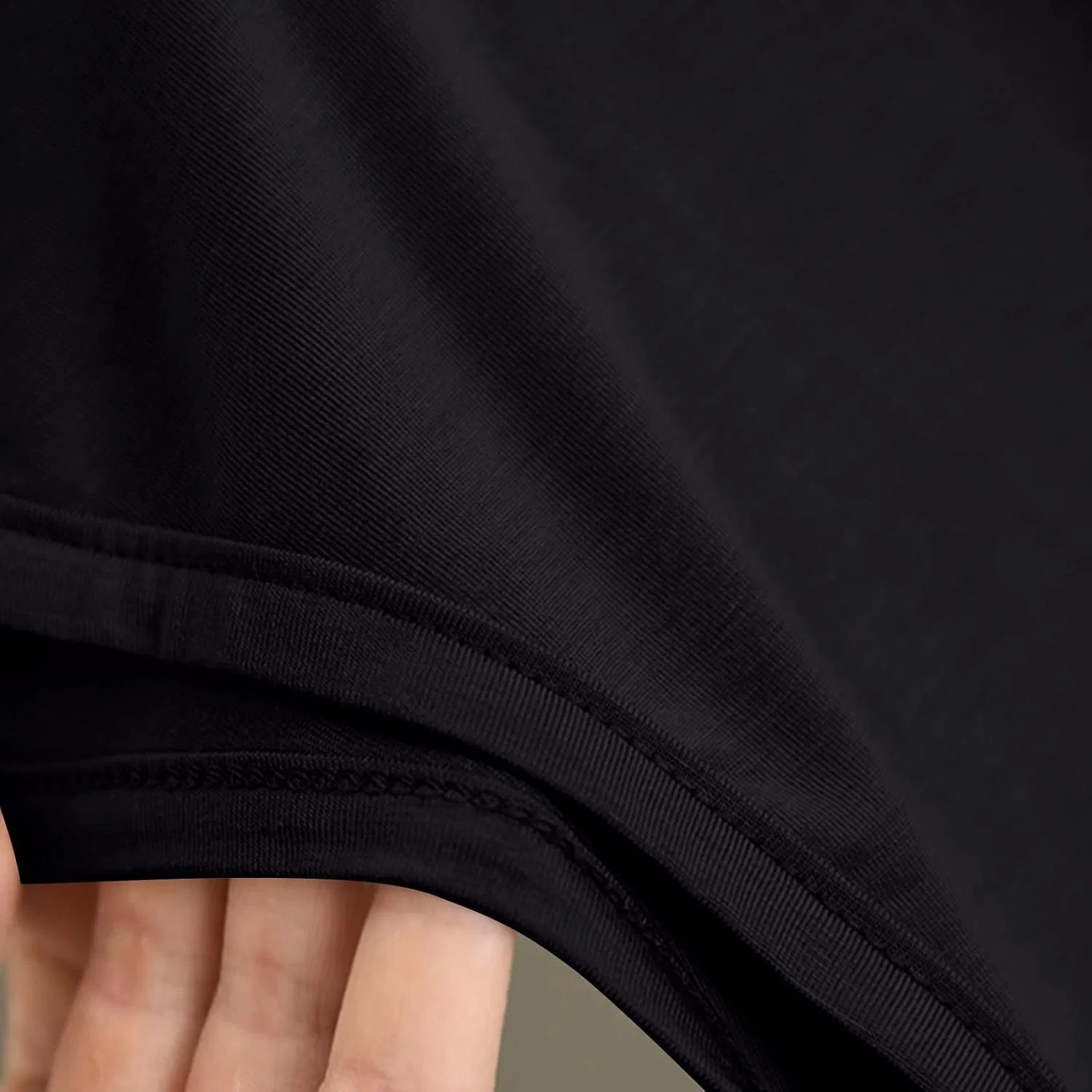 Женская футболка с V-образным вырезом Activewear, Black — фото 2