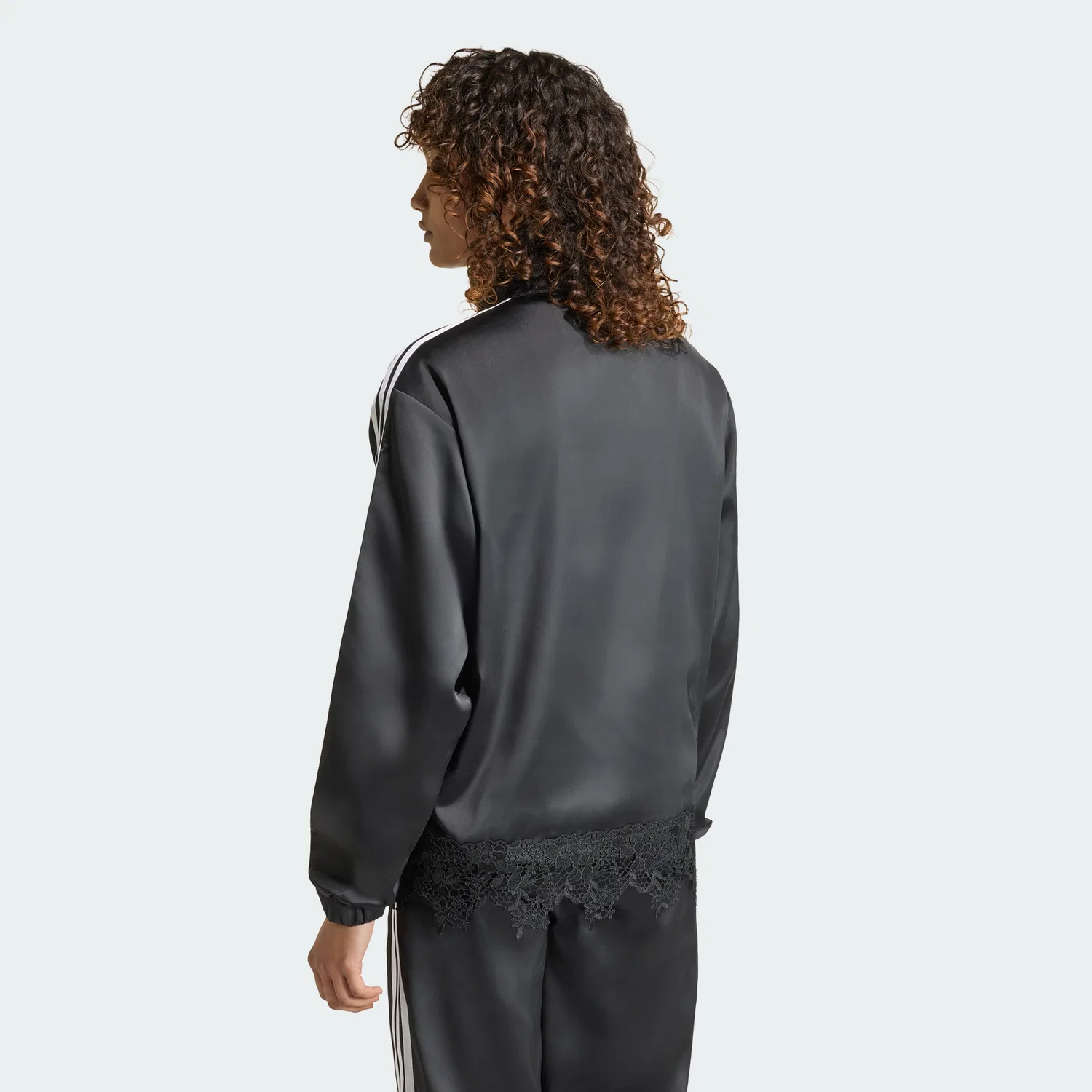 Женская свободная спортивная куртка Adidas Originals Satin Lace Firebird чёрная — фото 2