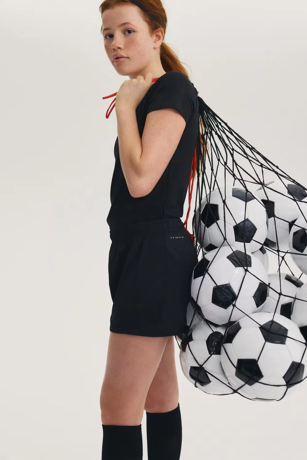 Футбольные шорты с технологией Drymove H&M, Schwarz — фото 2