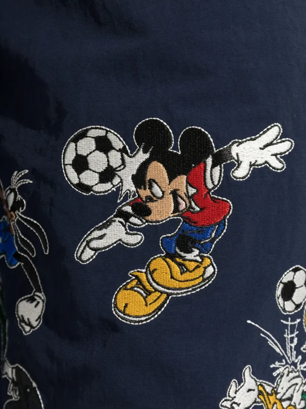 Спортивные шорты adidas X Disney x Brain Dead с аппликацией из мультфильма, синий — фото 4