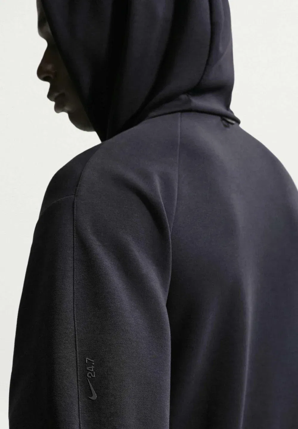 Мужская толстовка с капюшоном из влагоотводящей ткани Dri-Fit, 24.7, невероятно мягкая - толстовка Nike Performance, Black Black Dark Smoke Grey — фото 4