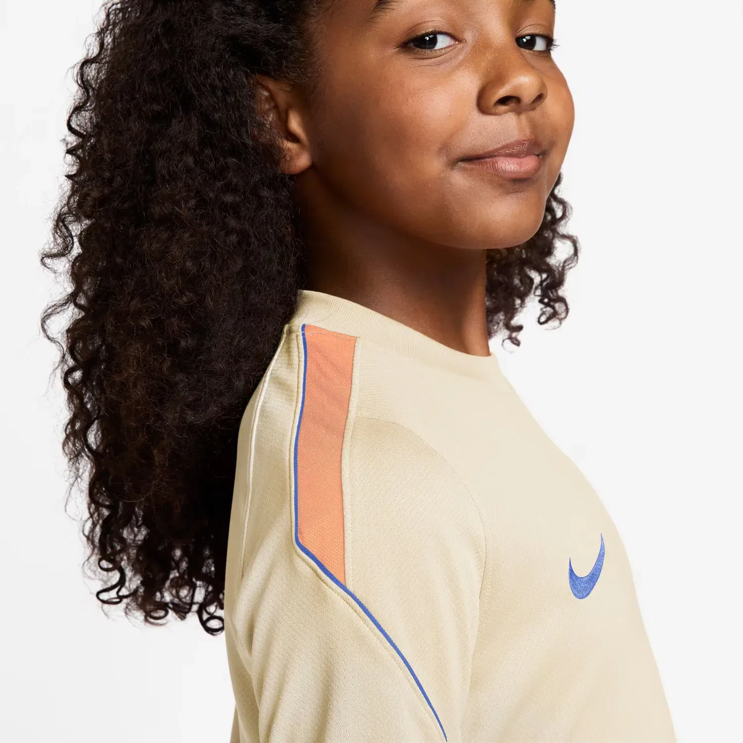 Детская футболка для мальчиков с технологией Dri-FIT Nike, Beige — фото 3