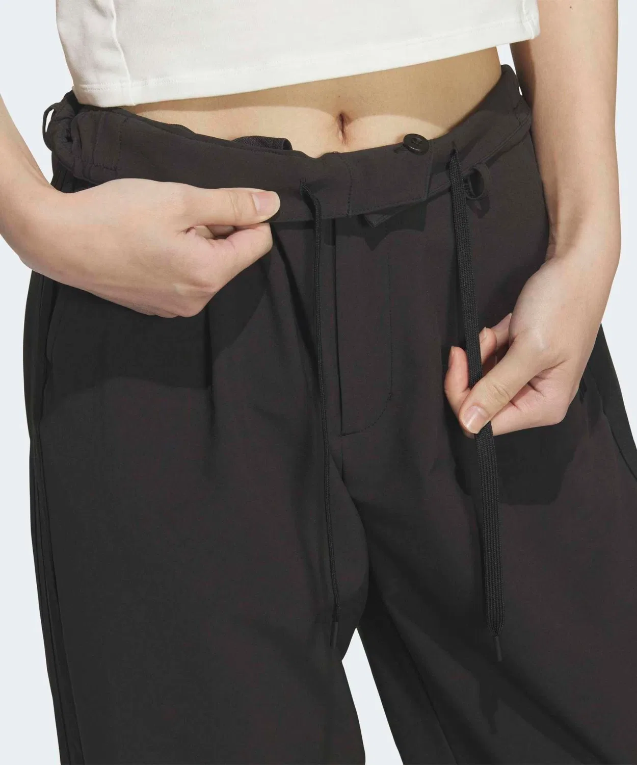 Женские спортивные брюки свободного кроя с зауженным силуэтом, модель Stretch Doubleweave Loose Fit Tapered Leg Open Hem, Adidas, Black/Black — фото 4