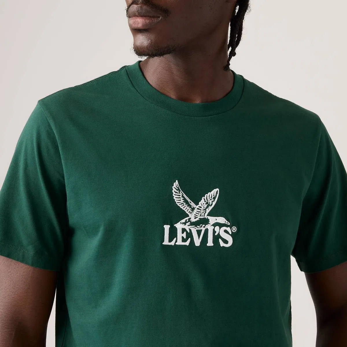 Классическая стандартная футболка с графическим принтом Levi's, Duck Emb Ponderosa Pine - Green — фото 2