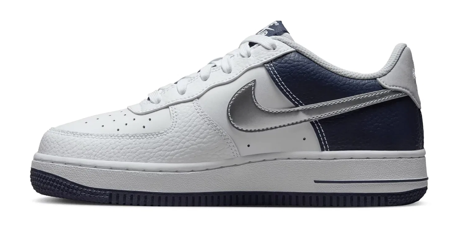 Детские кроссовки для мальчиков с закрытым носком Air Force NIKE, White Silver Metallic Midnight — фото 2
