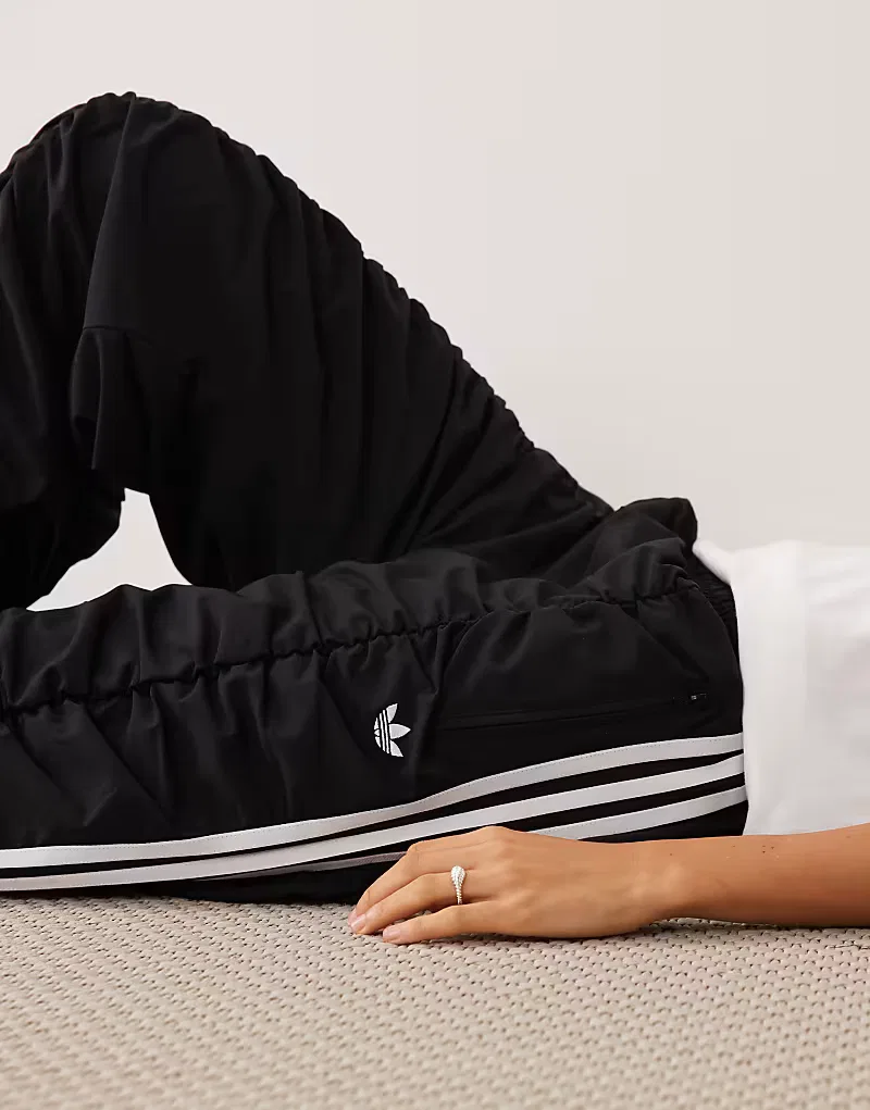 Спортивные брюки Adidas Originals с присборенной отделкой, черный — фото 3