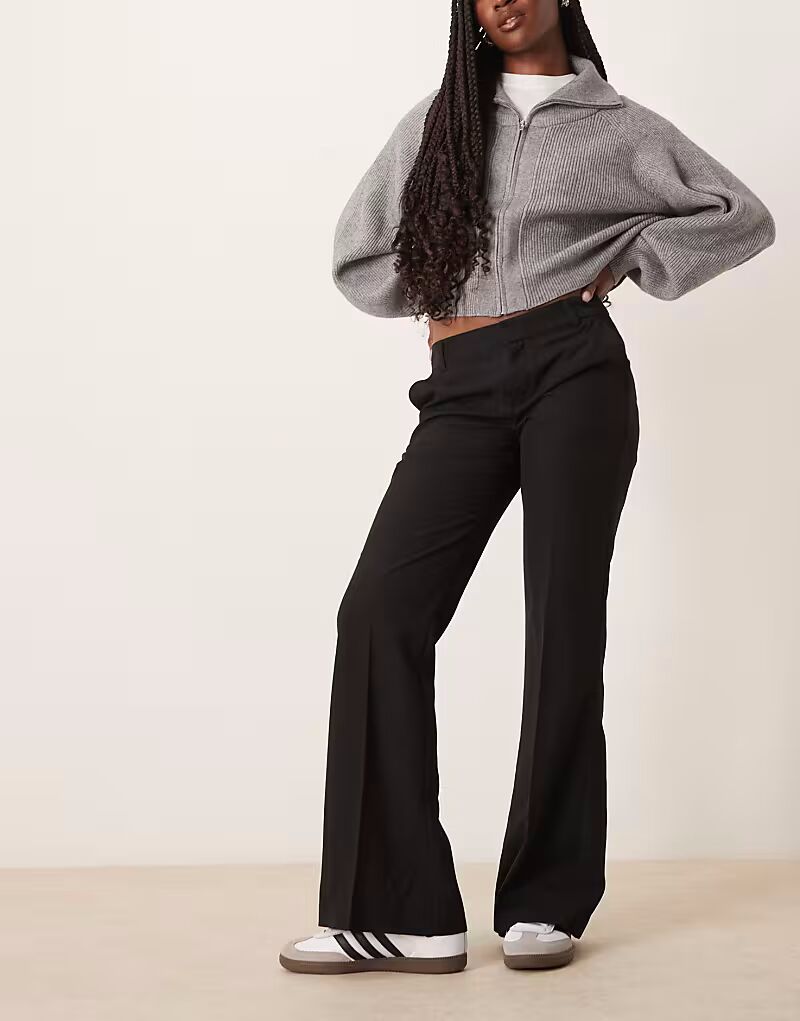 

Свободные брюки-клеш Gina Tricot с заниженной талией черного цвета