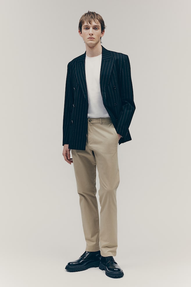 

Хлопковые брюки-чинос облегающего кроя H&M, бежевый