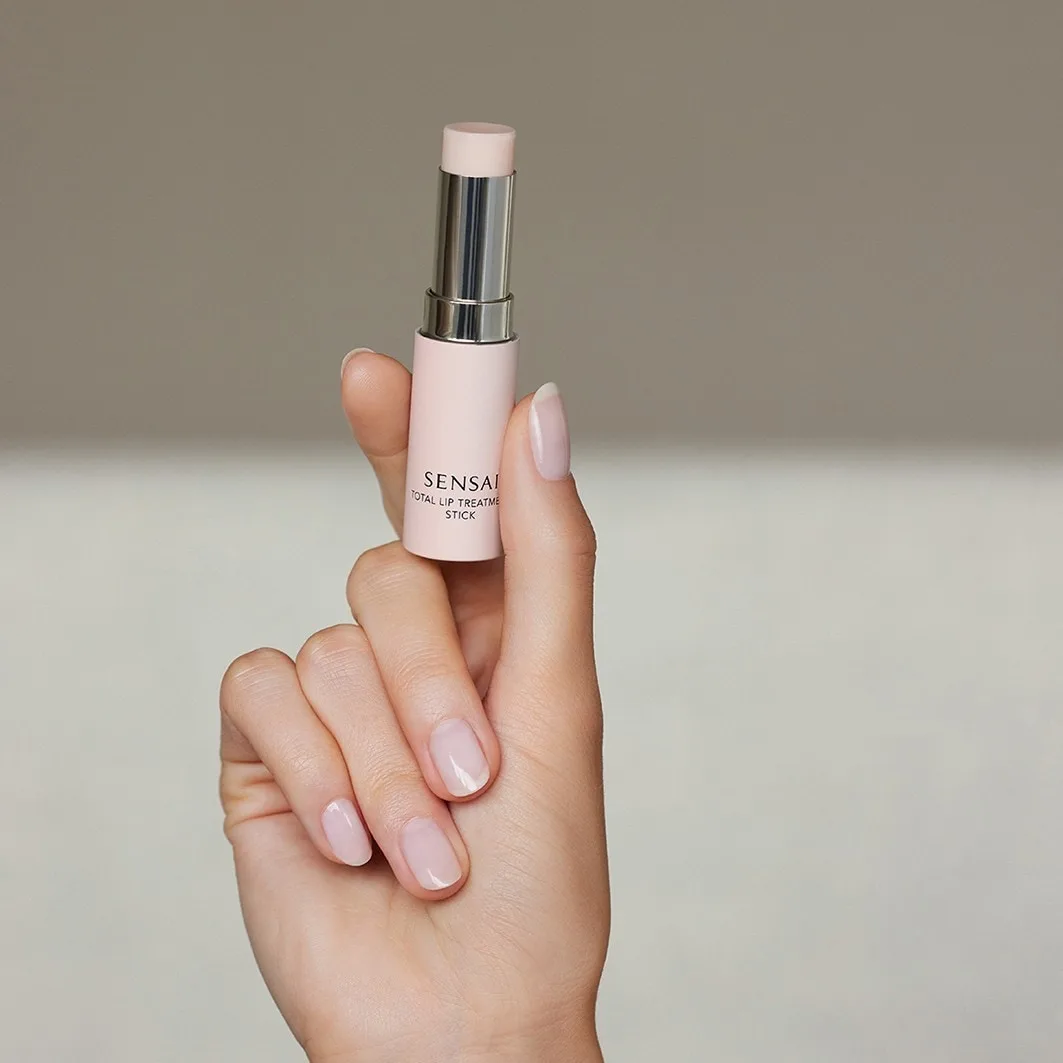 Продукция для ухода за губами Lip Care Expert: комплексное лечение губ в стике. Sensai, 5,2 гр — фото 4