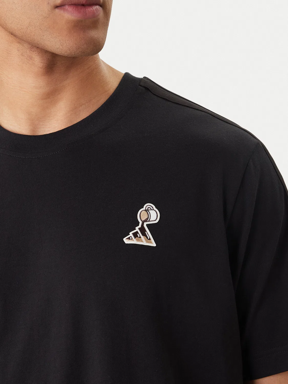Мужская футболка свободного кроя Lux Coffee Cafe Pour Graphic Adidas, черный — фото 4