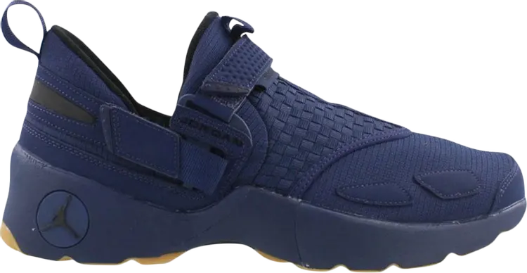 

Кроссовки Jordan Trunner LX Midnight Navy, синий