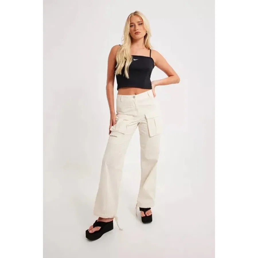 Женский топ-майка с ребристой текстурой Nike Sportswear Essential Ribbed Crop Top, Черный — фото 4