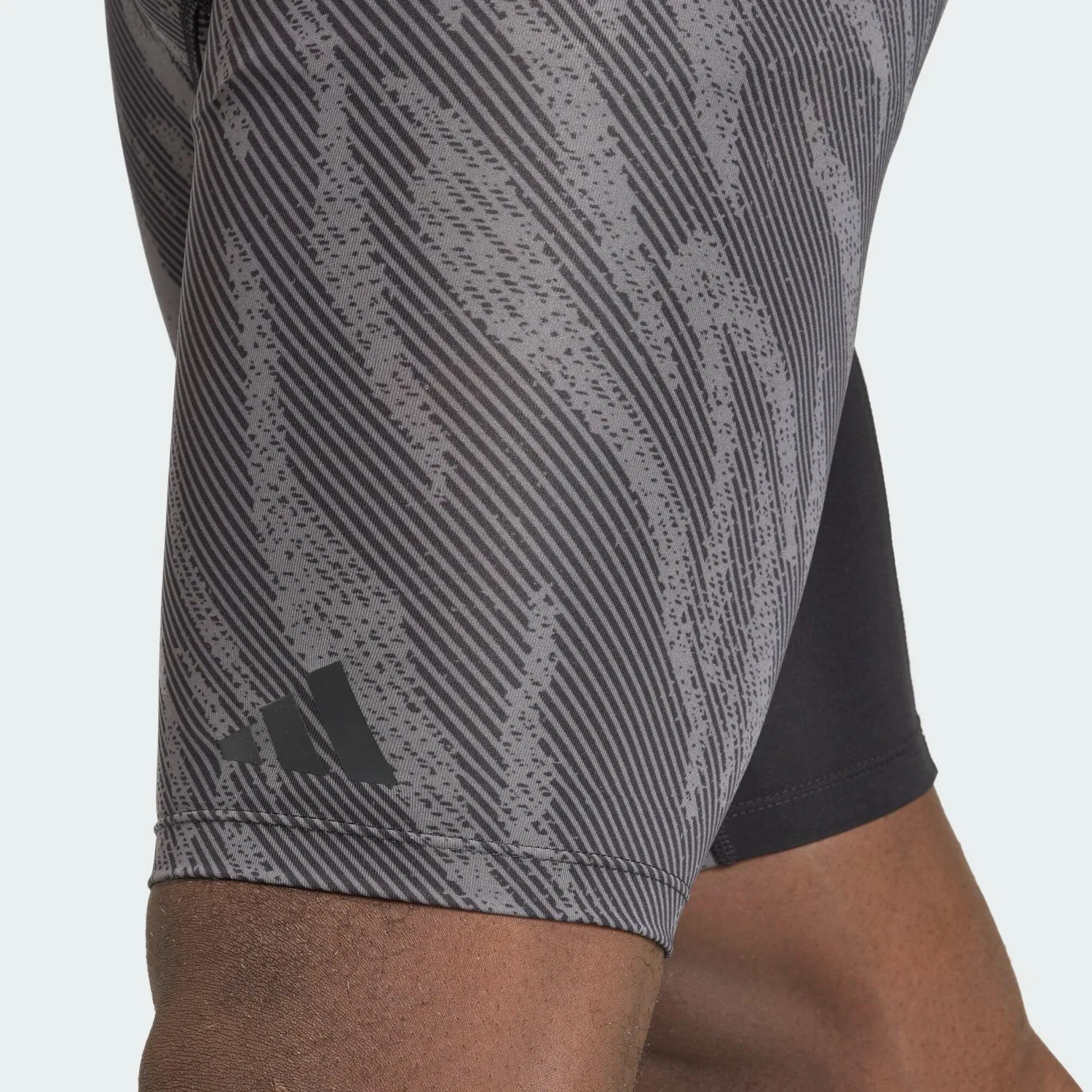 Женские короткие леггинсы с принтом Techfit AOP Adidas, Grau — фото 4