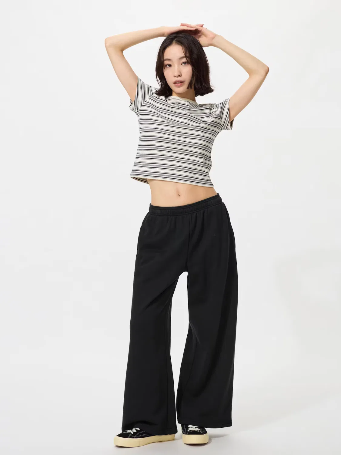 Спортивные штаны Uniqlo, широкие/короткие, черный