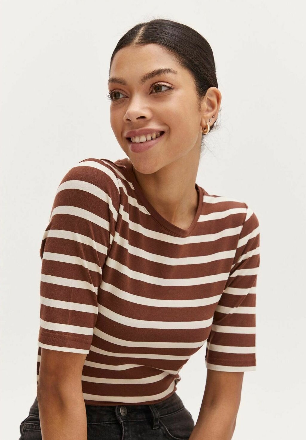 

Принт на футболке Bypamila Stripe b.young, коричневый