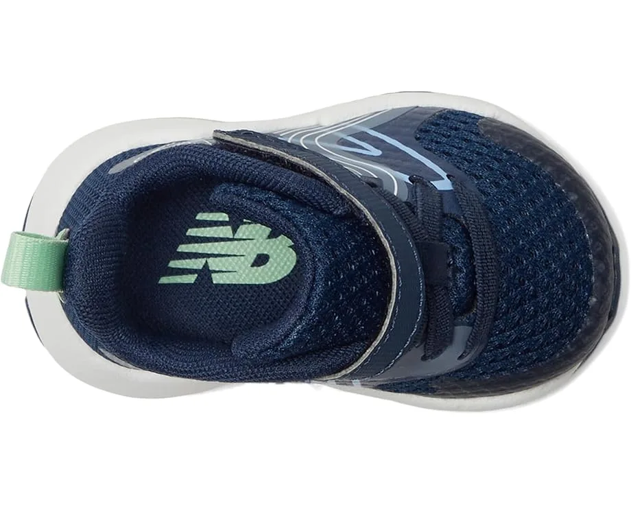 Кроссовки New Balance Kids Rave Run v2 Bungee Lace with Top Strap, NB Navy/Electric Sky/SweetgrassSee Less — фото 2