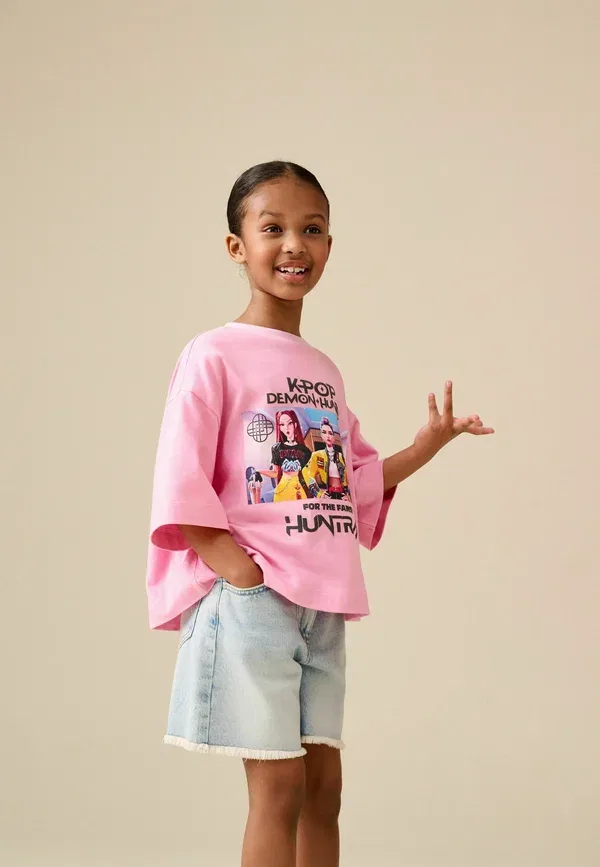 Футболка с принтом, оверсайз, Regular fit - kpop demon hunters oversized boxy t-shirt - long sleeved top, Next, pink, розовый — фото 3