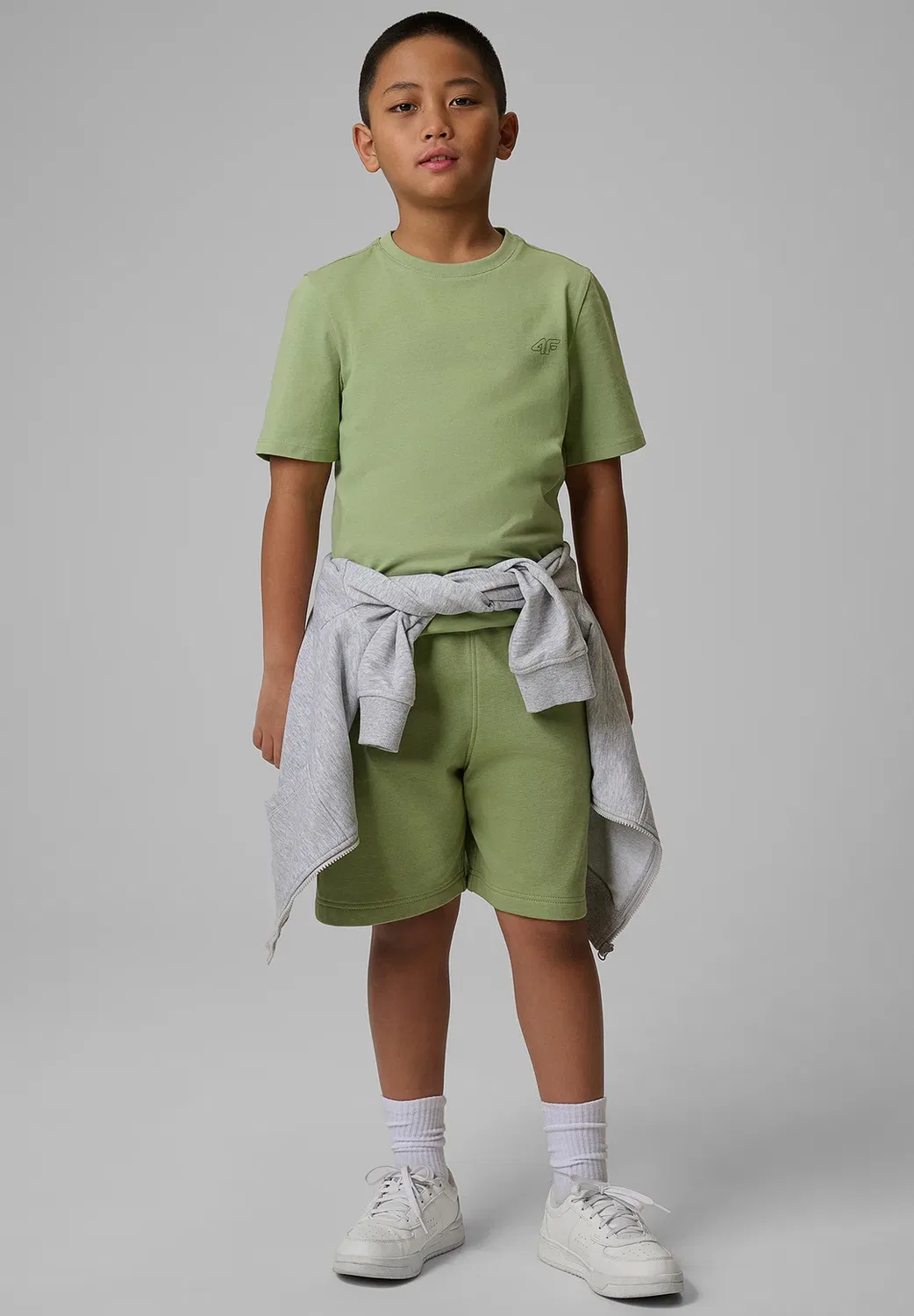 Spodenki dresowe chłopięce - niebieskie 122 (6-7 лат) - спортивные шорты 4F, Mint