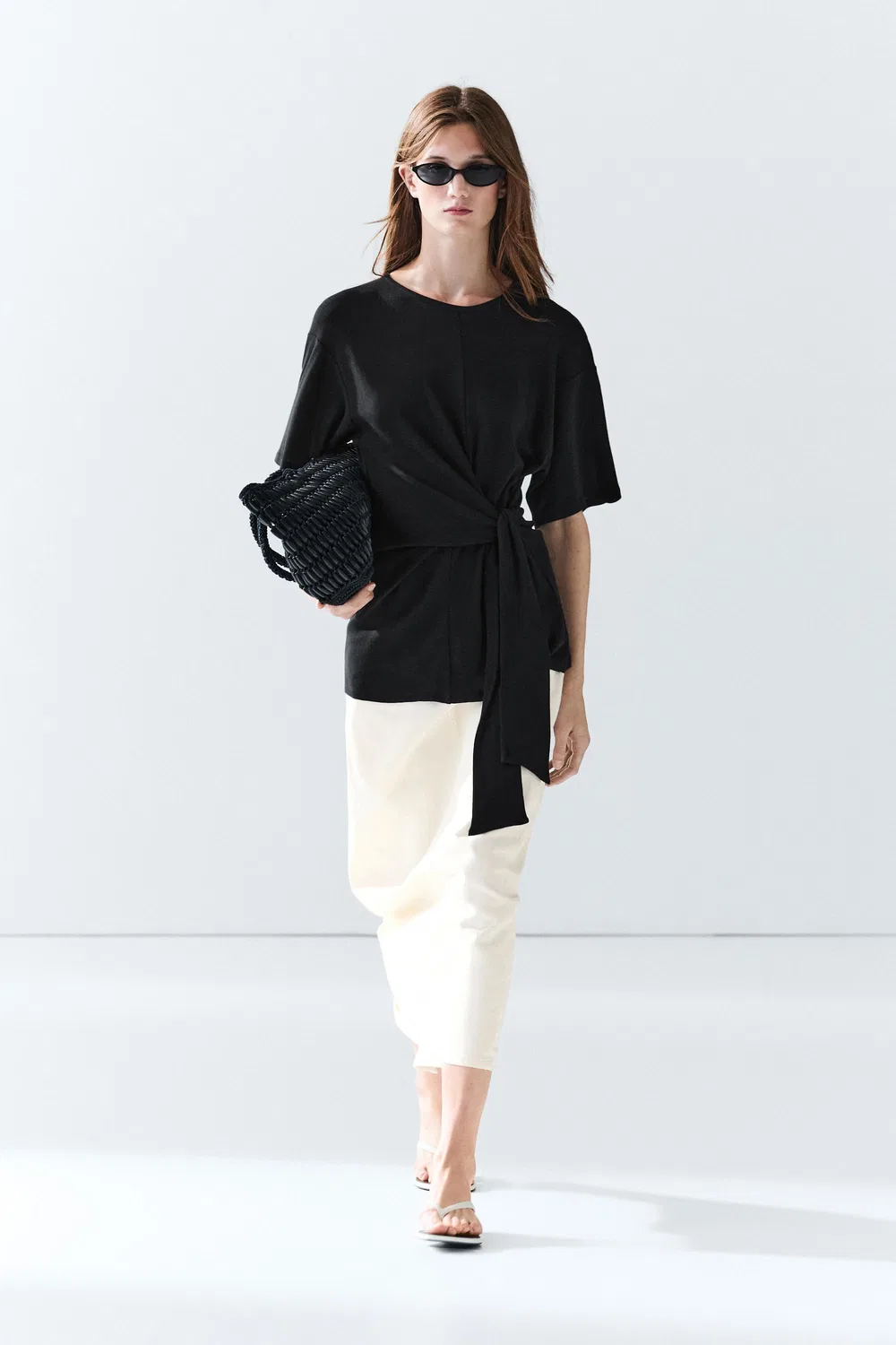 Футболка Massimo Dutti Short Sleeve With Tie Detail, черный — фото 3