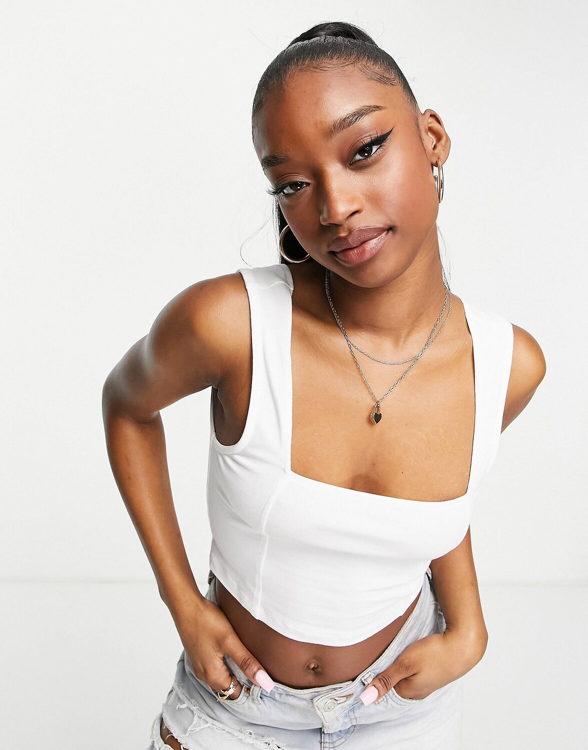 

Белая укороченная майка с квадратным вырезом и отстрочкой ASOS DESIGN
