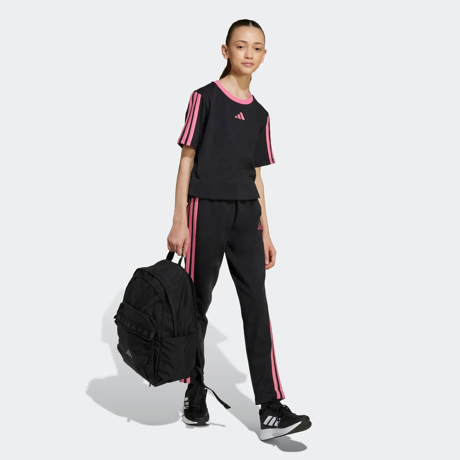 Спортивная футболка Adidas Sportswear Performance Shirt темно-синего цвета — фото 4