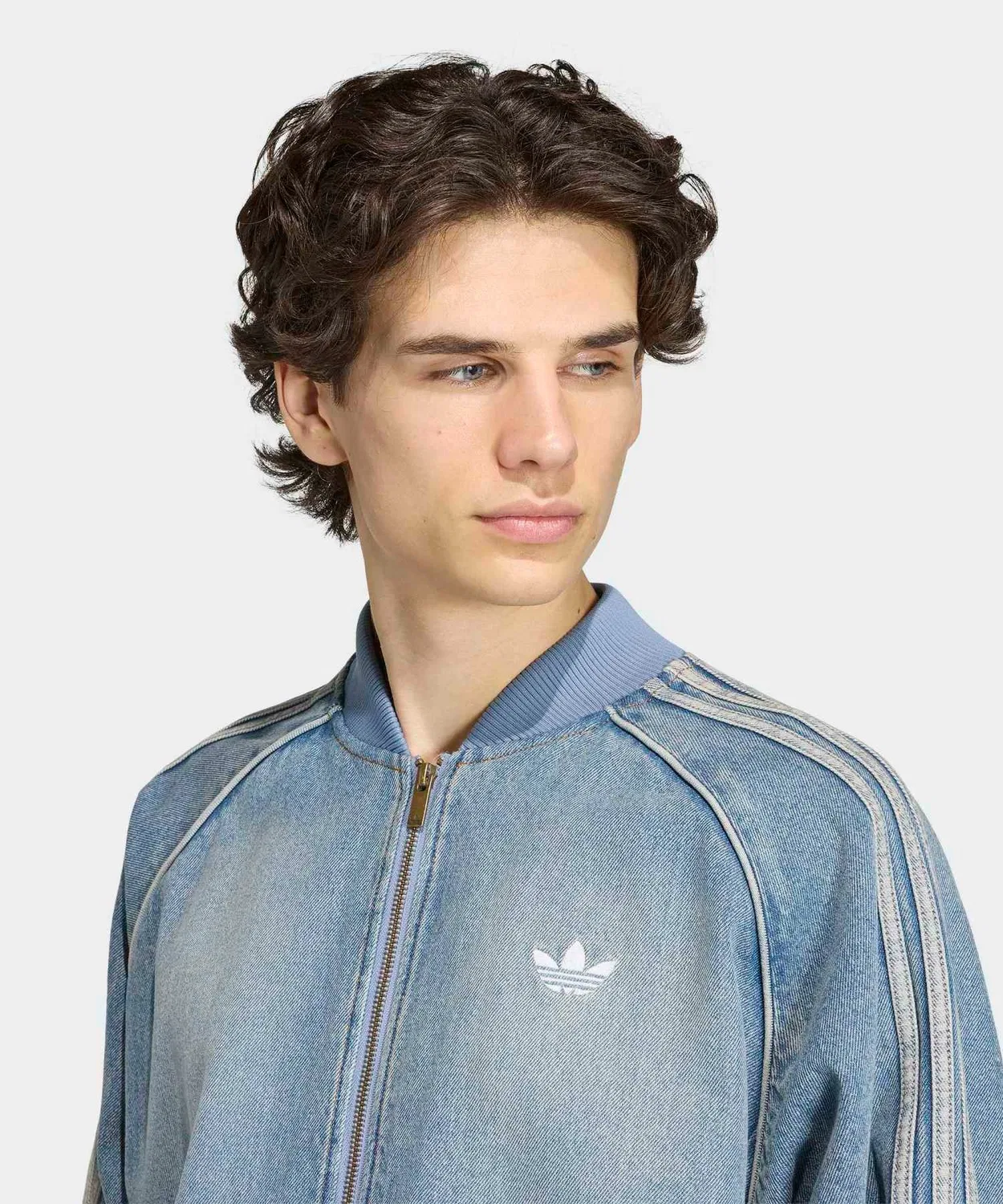 Мужская джинсовая куртка свободного кроя с молнией Adidas SST Adicolor Denim Track Top, Blue — фото 3